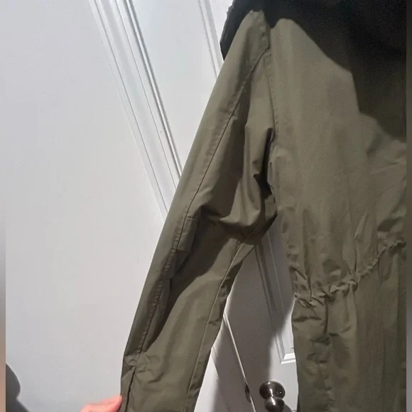 Fjallraven Women’s Greenland insulated hooded parka, Medium, Green - Picture 9 of 16